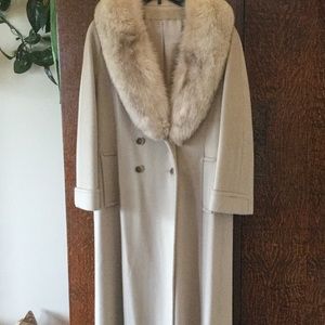 Long Women’s Wool Coat With Faux Fur Collar-Beige